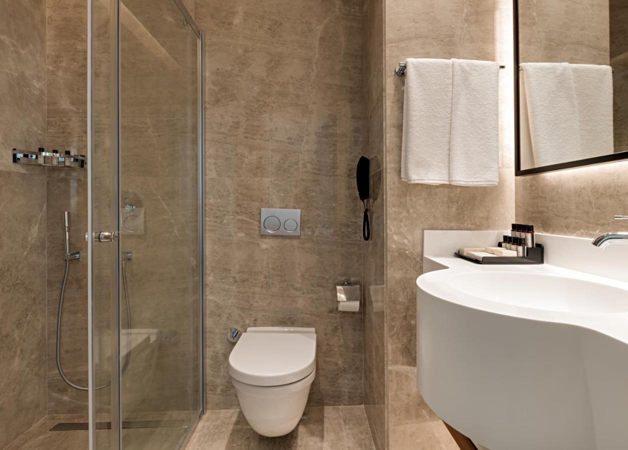 Gleam Collection Hotel อิสตันบูล ภายนอก รูปภาพ A bathroom in a hotel