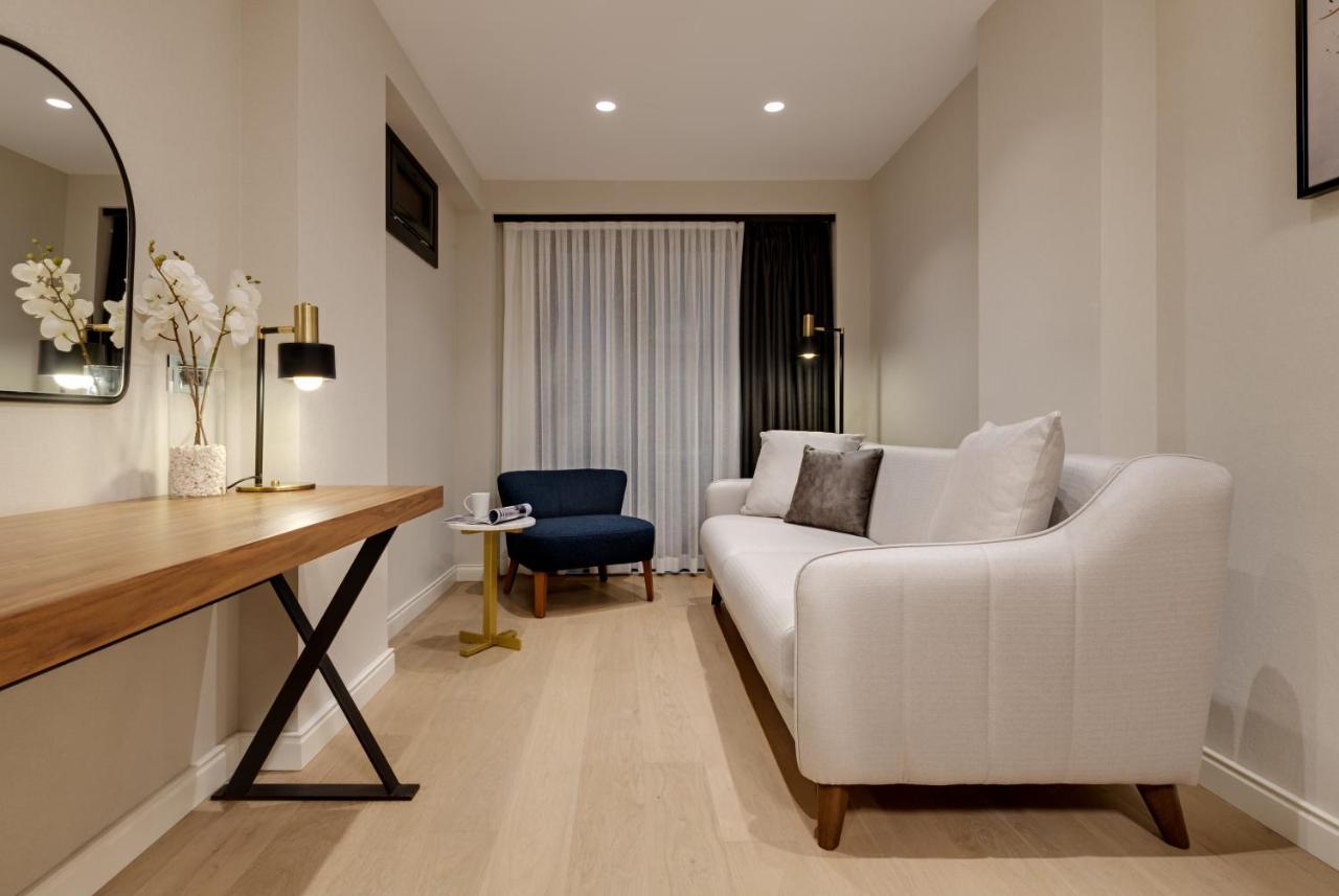 Gleam Collection Hotel อิสตันบูล ภายนอก รูปภาพ A living room in a micro apartment