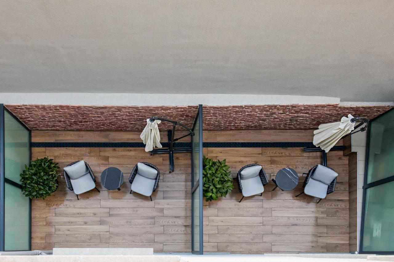 Gleam Collection Hotel อิสตันบูล ภายนอก รูปภาพ The balcony of a suite at the hotel